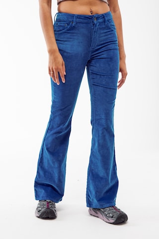 BDG Urban Outfitters Flared Jeans in Blau: predná strana