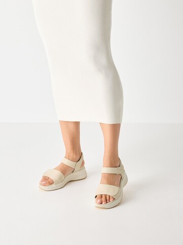 Sandales Tamaris en beige : devant