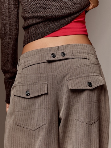 Barrel Pantalon à pince Bershka en marron