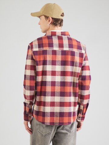 Iriedaily Regular Fit Paita 'Lumber Fella' värissä punainen