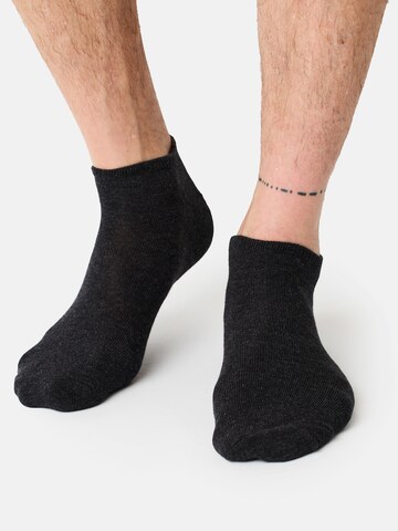 Nur Der Socks in Grey: front