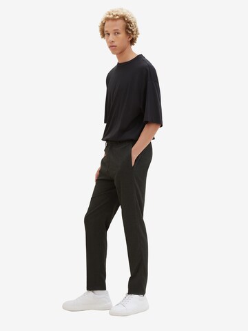 Regular Pantalon à plis TOM TAILOR DENIM en noir