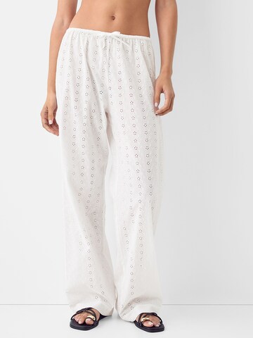 Loosefit Pantalon Bershka en blanc : devant
