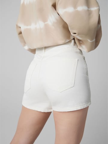 A LOT LESS Regular Shorts 'Sonja' in Weiß
