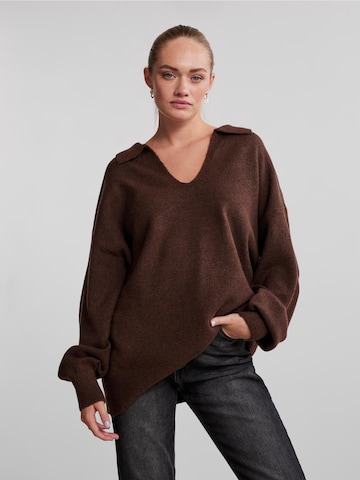 PIECES Pullover i overstørrelse 'Noola' i brun: forside