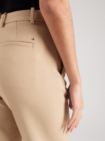 Coupe slim Pantalon à plis TOMMY HILFIGER en beige
