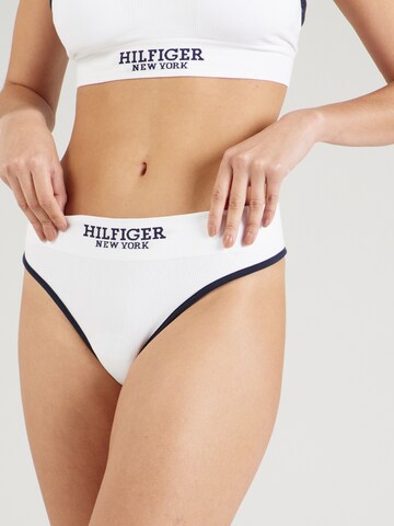 TOMMY HILFIGER Tanga – bílá: přední strana