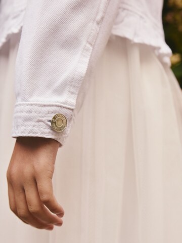 Geacă de primăvară-toamnă de la Next pe alb