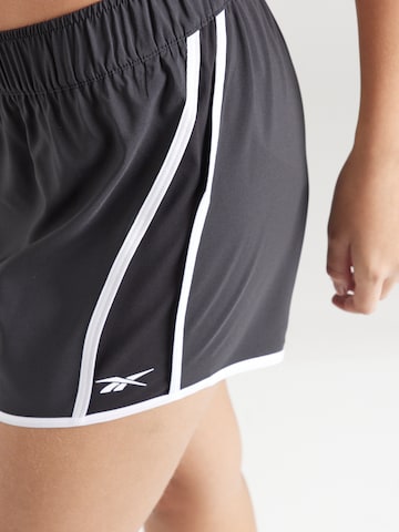 Reebok Regular Sportshorts in Schwarz