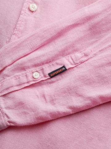Superdry Regular Fit Skjorte 'Vacation' i pink