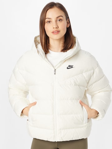 Giacca invernale di Nike Sportswear in bianco: frontale