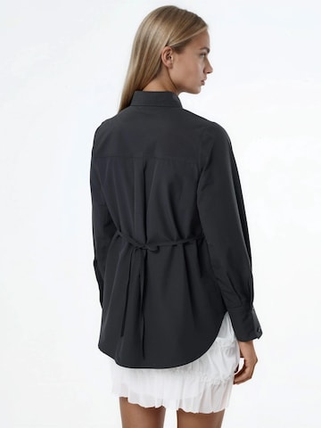 Qu Style Shirt in Black