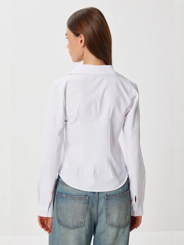 Camicia da donna di Happiness İstanbul in bianco