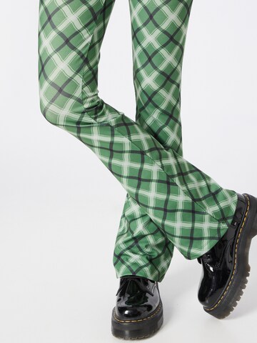 évasé Pantalon Nasty Gal en vert