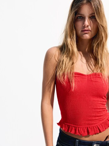 Top di Bershka in rosso