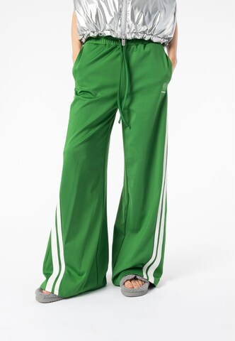 Elias Rumelis Flared Pants 'Penni' in Green: front