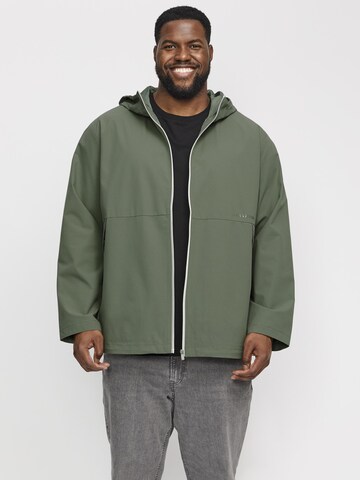 Veste mi-saison Jack & Jones Plus en vert : devant