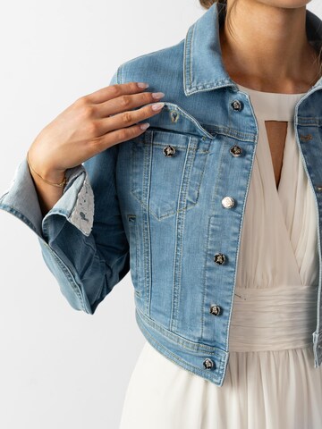 ANNIS WIESBADEN EST. 2021 Janker 'Premium Brautjacke (made in Europe) Jeansjacke mit Spitze & Bestickung' in Blue