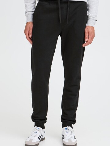 !Solid Regular Sweathose 'Augulus' in Schwarz: Vorderseite