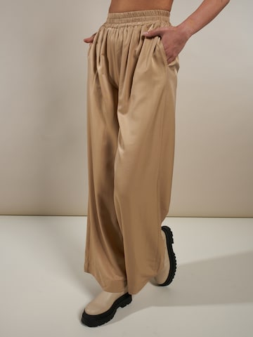 ABOUT YOU x Laura Giurcanu Wide leg Pants 'Melis' in Brown