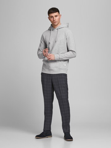 JACK & JONES Sweatshirt in Grau