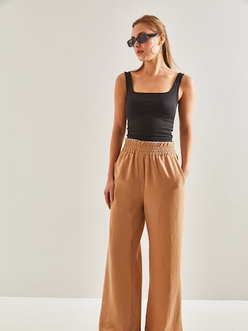 Bianco Lucci - Pierna ancha Pantalón en marrón