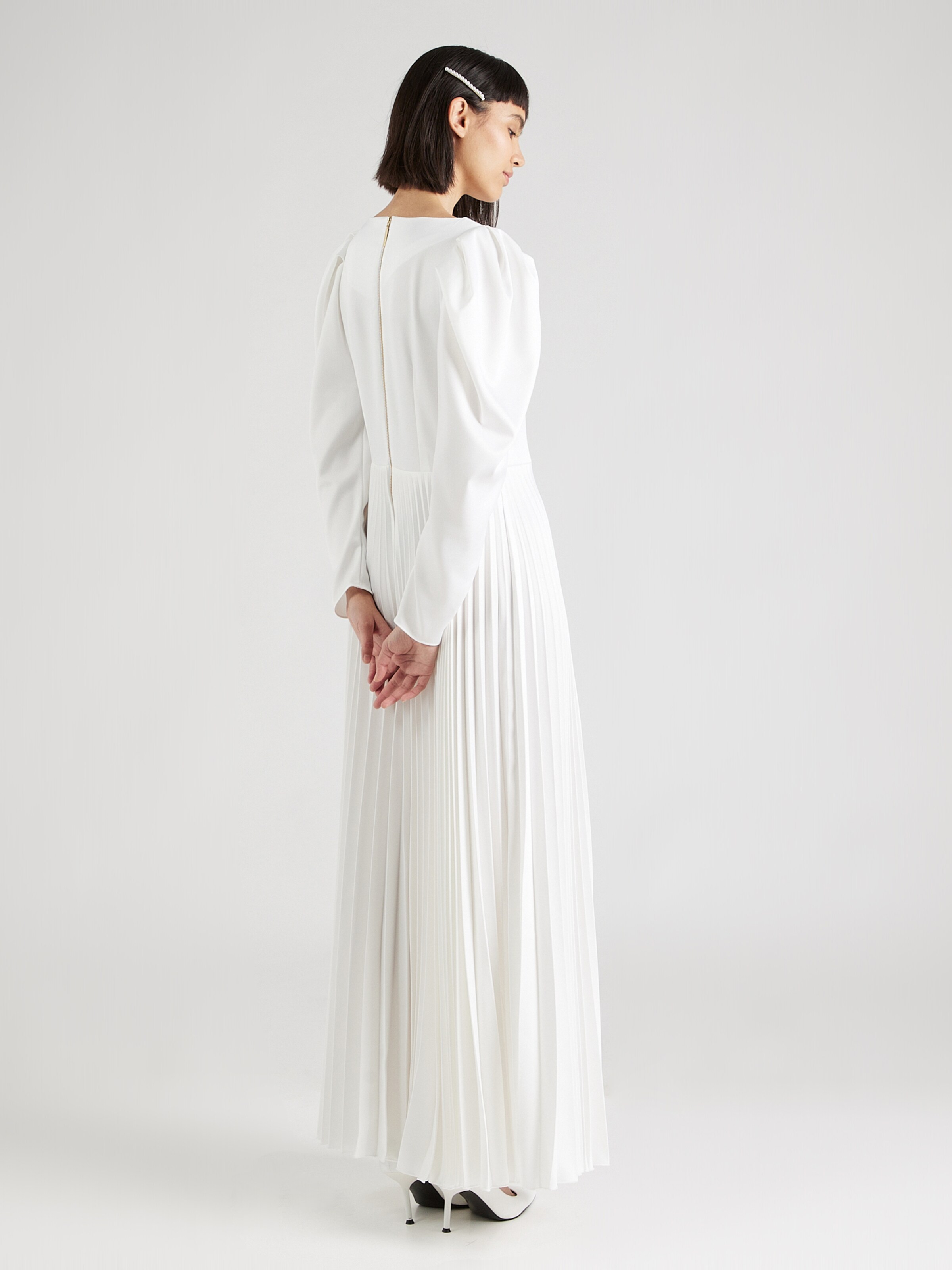 Closet London Evening dress in Natural White ABOUT YOU