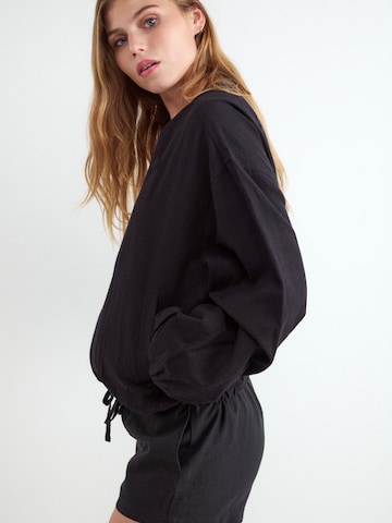 BALMOHK Välikausitakki värissä musta