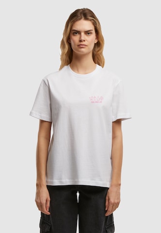 Maglietta 'Cool Mum Life' di Miss Tee in bianco: frontale