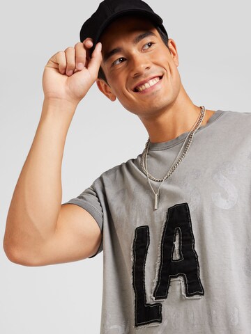 GUESS T-Shirt 'MAXI ME' in Grau