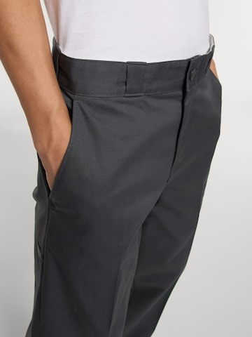 DICKIES Свободный крой Плиссированные брюки в Коричневый