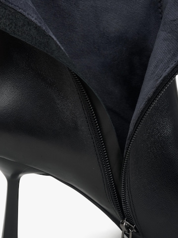 Boots '2332-6' di Estro in nero