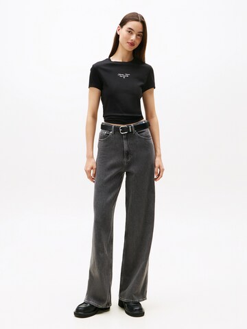Tommy Jeans T-Shirt 'ESS' in Schwarz