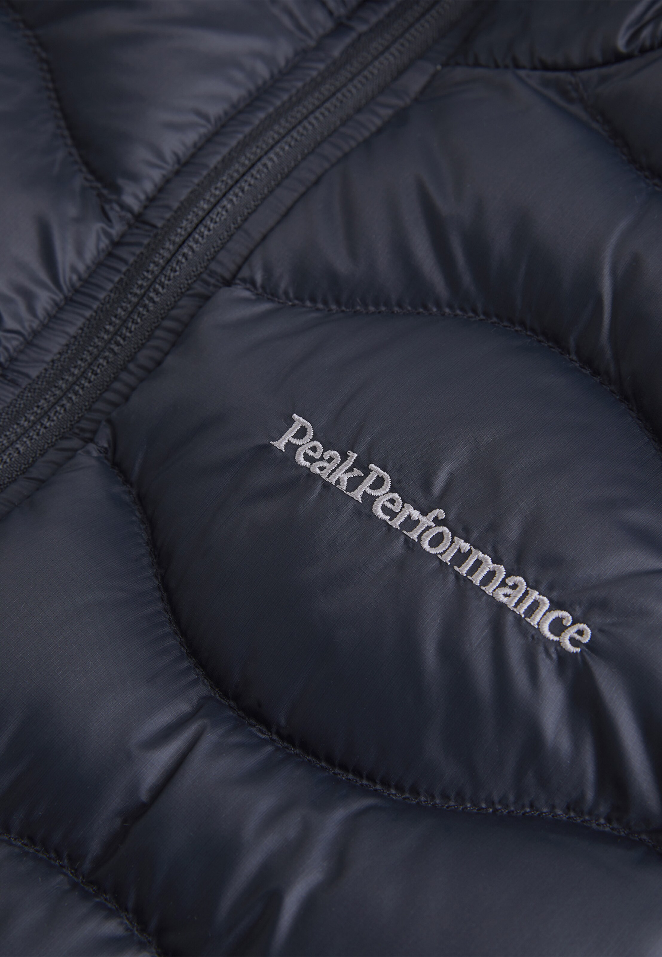 PEAK PERFORMANCE Daunenweste W Helium Down Vest in Schwarz