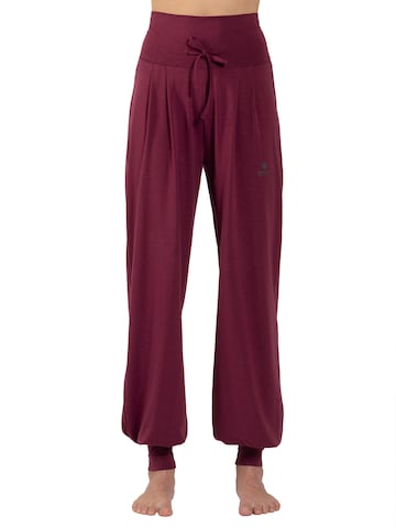 Magadi Sports trousers 'Florence' in Red: front