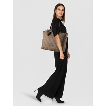 GUESS Shopper in Braun