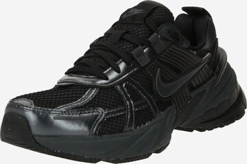 Baskets basses 'V2K' Nike Sportswear en noir : devant