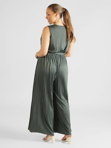 Tuta jumpsuit 'Lola Overall' di ABOUT YOU Curvy in verde