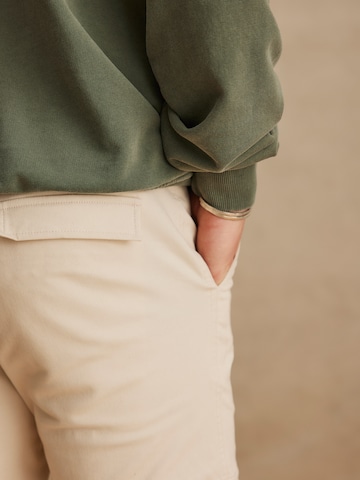 DAN FOX APPAREL Tapered Cargo Pants 'Damon' in White