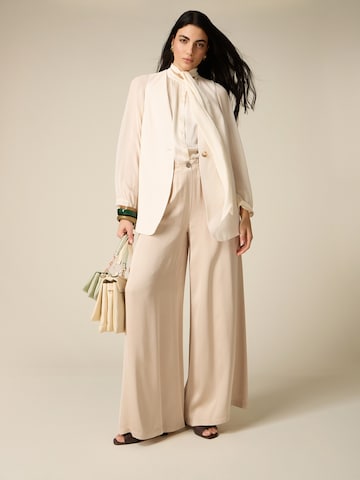 oltre Baggy Pants in Beige: front