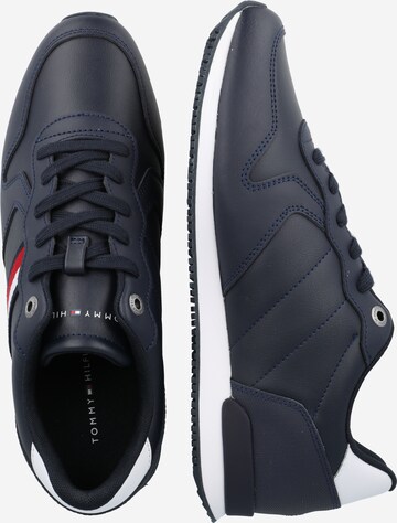 TOMMY HILFIGER Sneakers low i blå