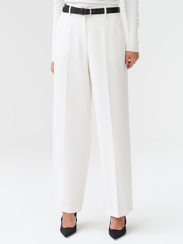 TATUUM Loose fit Pleat-front trousers 'MASDA' in White: front