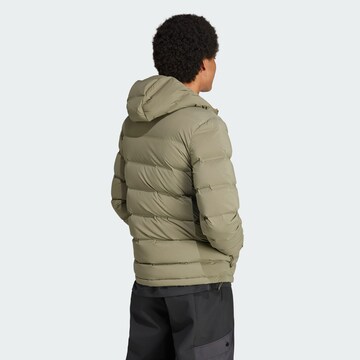 ADIDAS SPORTSWEAR - Casaco outdoor 'Helionic' em verde