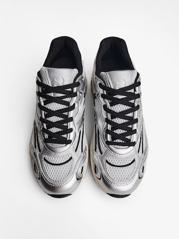 Bershka Sneaker low i sølv