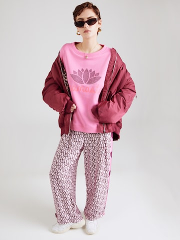 miss goodlifeSweater majica 'Namasté' - roza boja