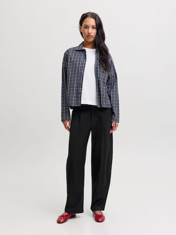 Barrel Pantaloni 'ALICE' di JJXX in nero
