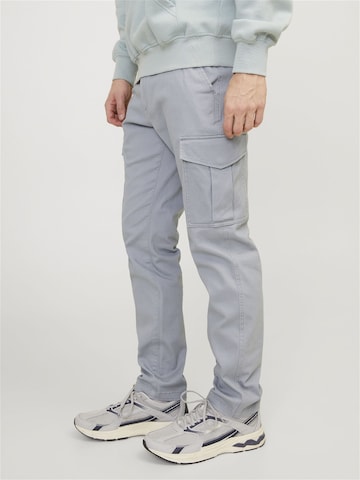 Regular Pantalon cargo JACK & JONES en gris