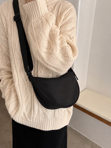 MEVYRA Crossbody Bag in Black: front