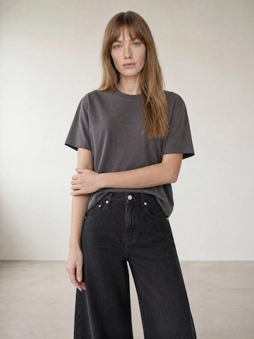 T-shirt 'The Alexi Logo T-shirt - Dark Grey' ARMIE en gris : devant