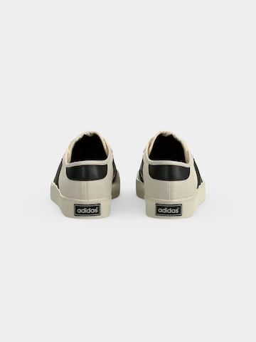 ADIDAS ORIGINALS Σνίκερ χαμηλό 'NISI' σε λευκό